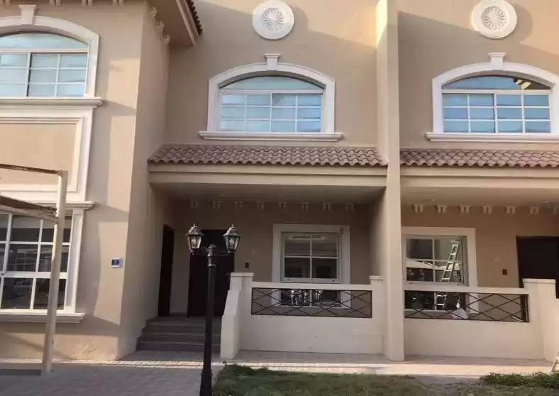 yerleşim Hazır Mülk 4+hizmetçi Yatak Odası U/F Site İçinde Villa  kiralık içinde Al Sadd , Doha #10676 - 1  image 
